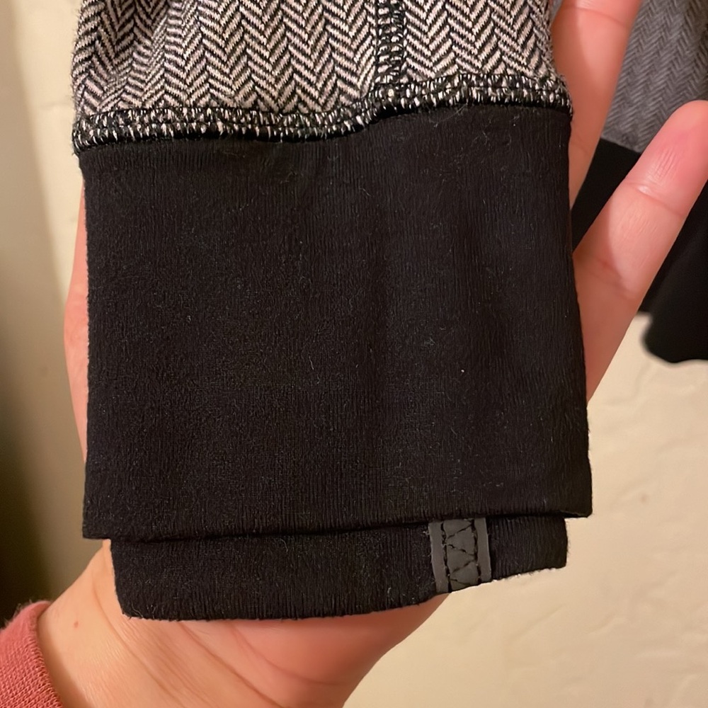 Lululemon pull over hoodie - Picture 5 of 9